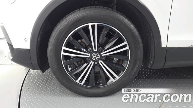 Volkswagen Tiguan 2021 — photo 7