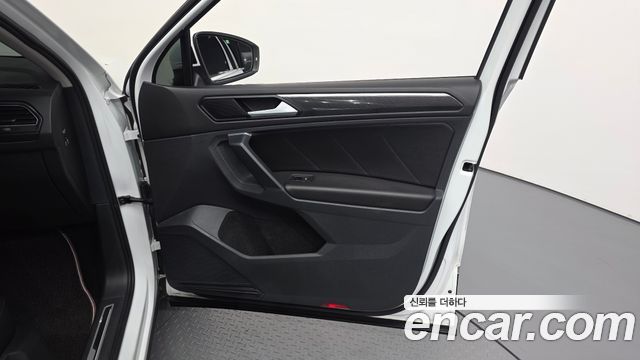 Volkswagen Tiguan 2021 — photo 14