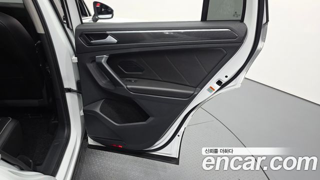 Volkswagen Tiguan 2021 — photo 15