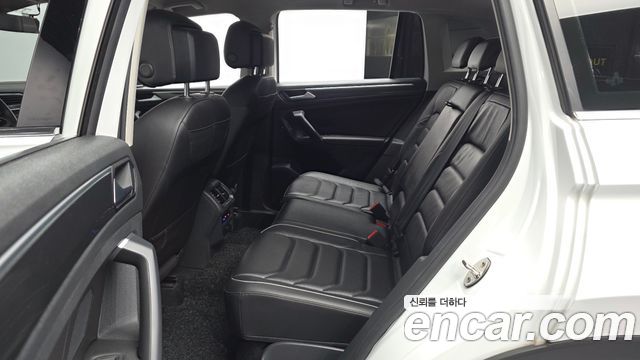 Volkswagen Tiguan 2021 — photo 16
