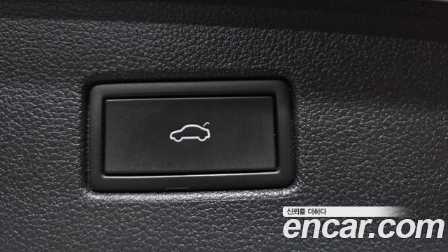 Volkswagen Tiguan 2021 — photo 27