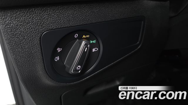 Volkswagen Tiguan 2021 — photo 31