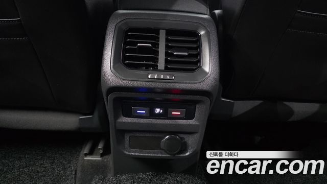 Volkswagen Tiguan 2021 — photo 32