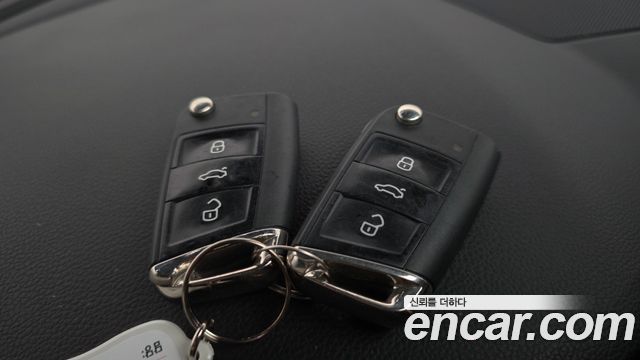 Volkswagen Tiguan 2021 — photo 33