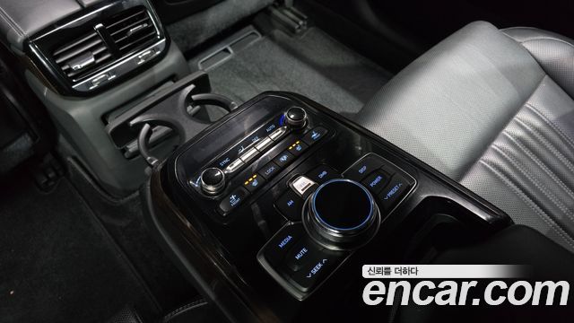 Genesis EQ900 2018 — photo 25
