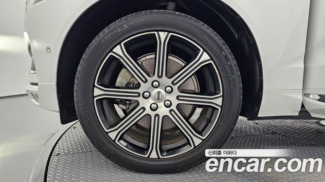 Volvo XC60 2018 — photo 5