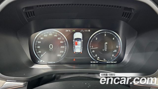 Volvo XC60 2018 — photo 8