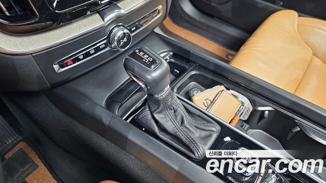 Volvo XC60 2018 — photo 9