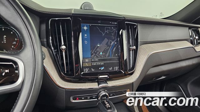 Volvo XC60 2018 — photo 12