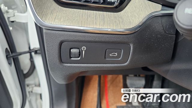 Volvo XC60 2018 — photo 19