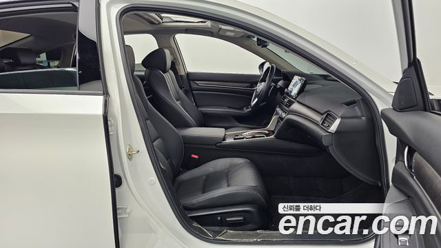 Honda Accord 2020 — photo 17