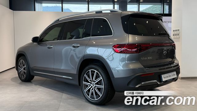 Mercedes-Benz EQB 2026 — photo 3