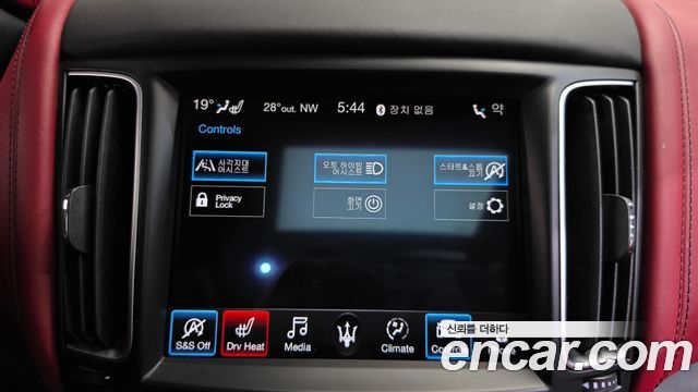 Maserati Levante 2019 — photo 34