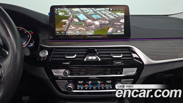 BMW Gran Turismo 2023 — photo 20