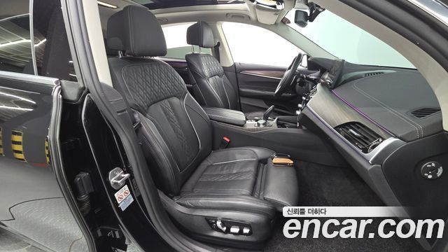 BMW Gran Turismo 2023 — photo 16