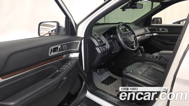 Ford Explorer 2017 — photo 13