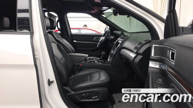 Ford Explorer 2017 — photo 17
