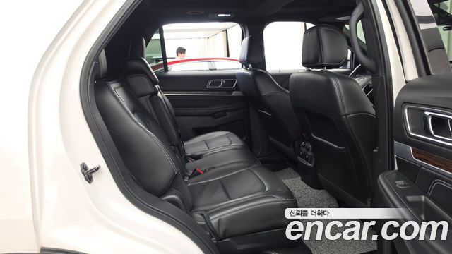 Ford Explorer 2017 — photo 18