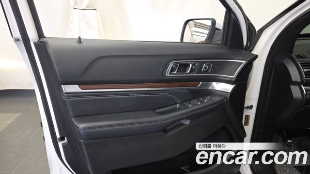 Ford Explorer 2017 — photo 14