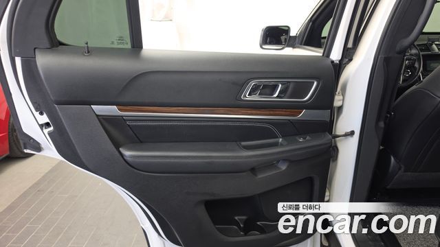 Ford Explorer 2017 — photo 15