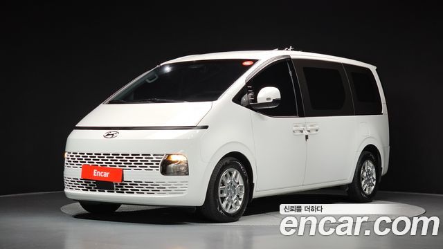 Hyundai Staria 2023 — photo 1