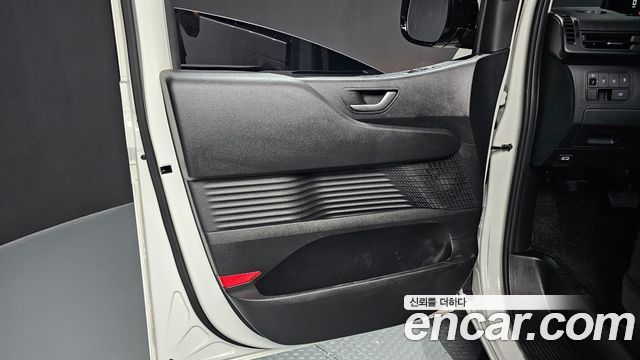 Hyundai Staria 2023 — photo 14