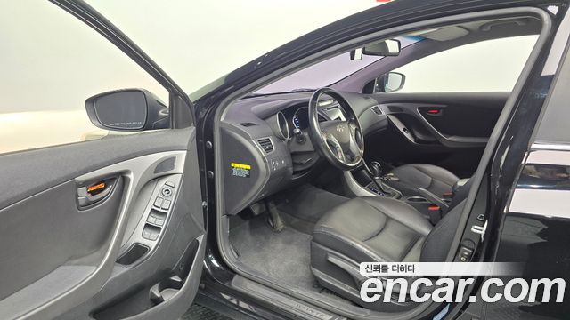 Hyundai AVANTE 2014 — photo 13