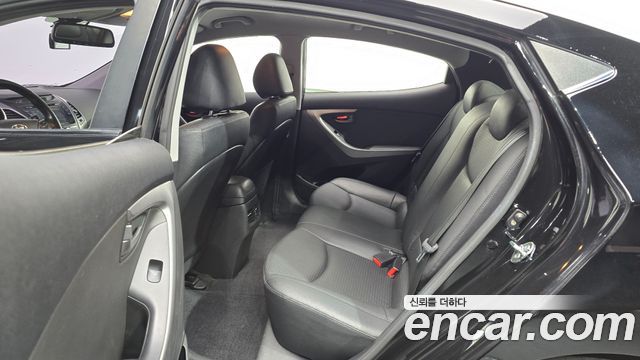 Hyundai AVANTE 2014 — photo 17