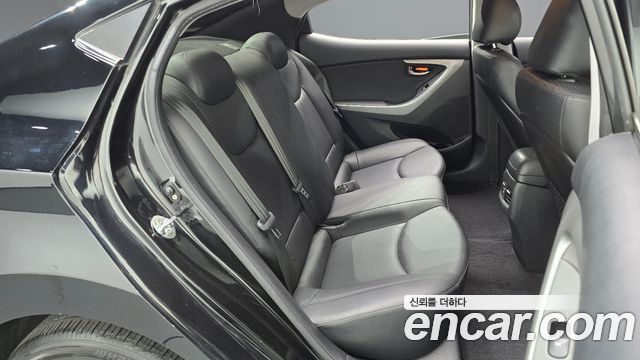 Hyundai AVANTE 2014 — photo 18