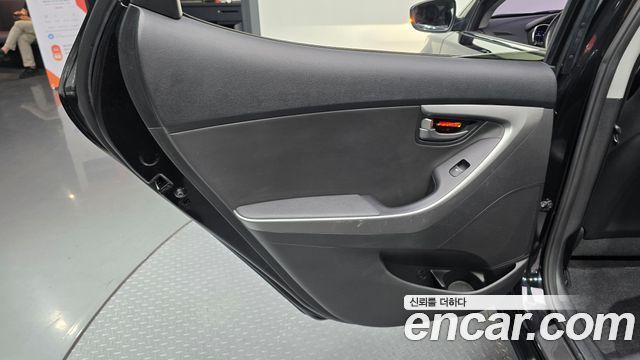 Hyundai AVANTE 2014 — photo 15