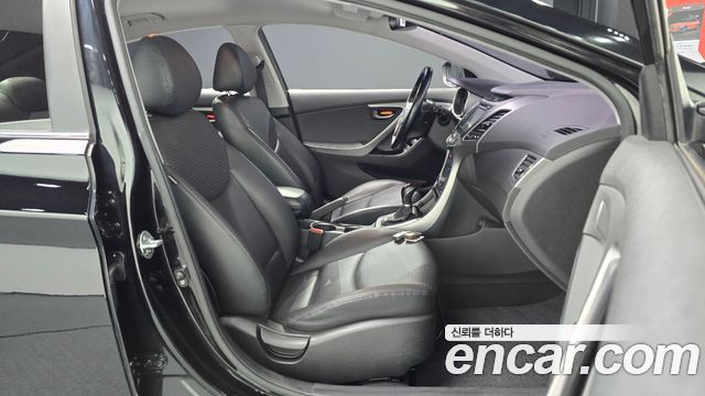 Hyundai AVANTE 2014 — photo 16