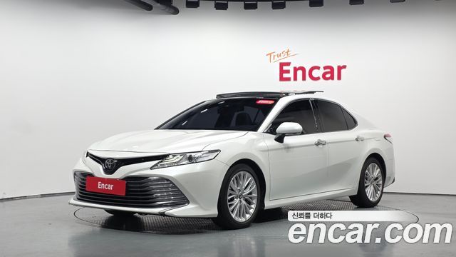 Toyota Camry 2019 — photo 31