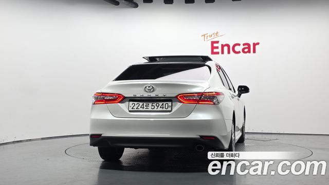 Toyota Camry 2019 — photo 4