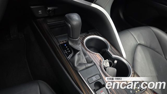 Toyota Camry 2019 — photo 12