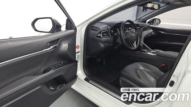 Toyota Camry 2019 — photo 13