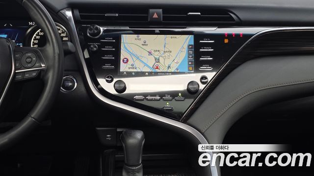 Toyota Camry 2019 — photo 19