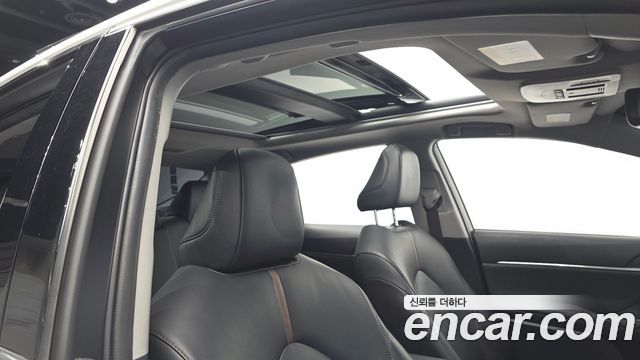 Toyota Camry 2019 — photo 21