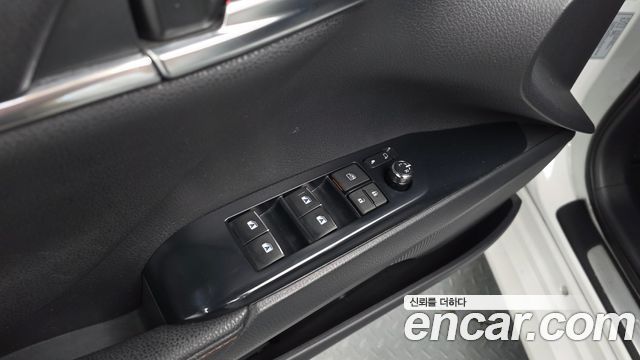 Toyota Camry 2019 — photo 25