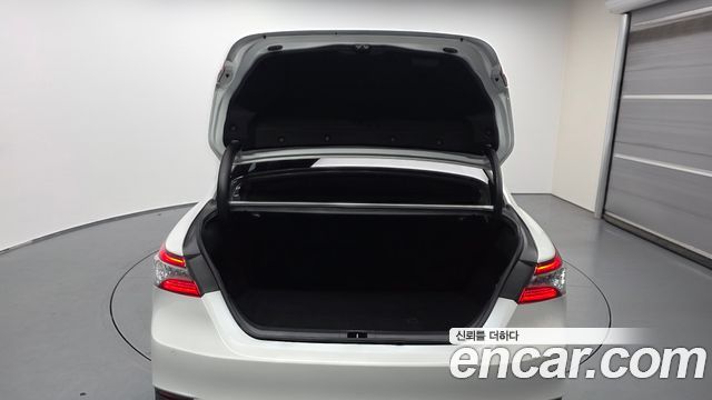Toyota Camry 2019 — photo 26