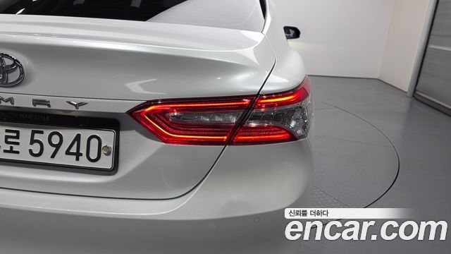 Toyota Camry 2019 — photo 9