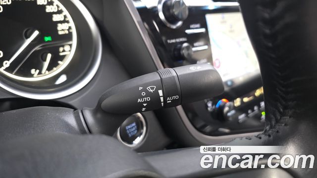 Toyota Camry 2019 — photo 28