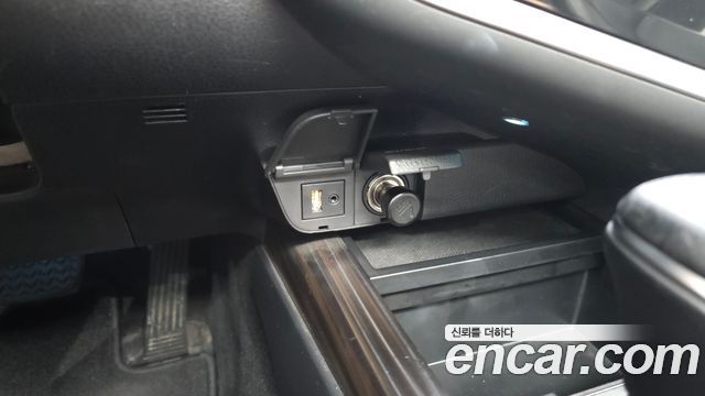 Toyota Camry 2019 — photo 29