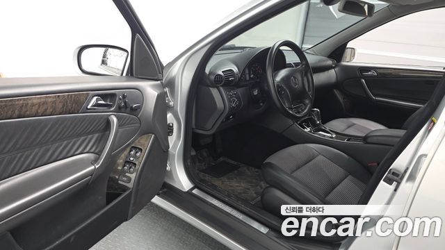 Mercedes-Benz C-Class 2007 — photo 13