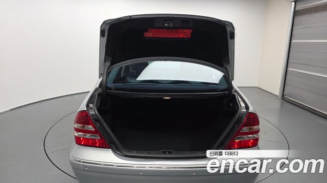 Mercedes-Benz C-Class 2007 — photo 26
