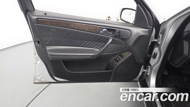 Mercedes-Benz C-Class 2007 — photo 14