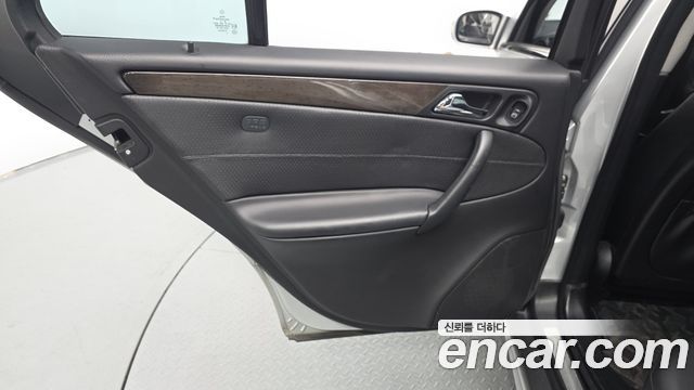 Mercedes-Benz C-Class 2007 — photo 15