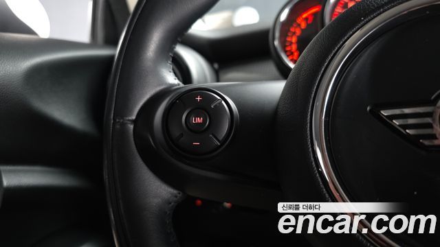 Mini Cooper 2019 — photo 32