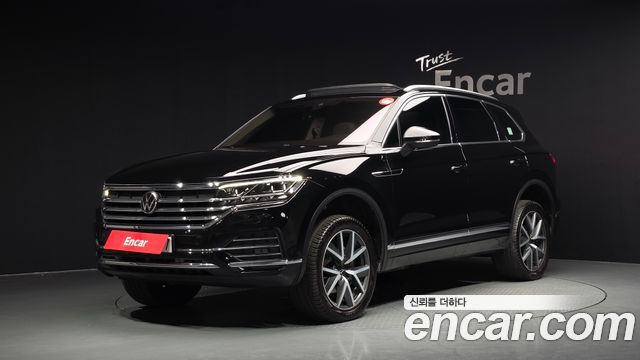 Volkswagen Touareg 2023 — photo 1