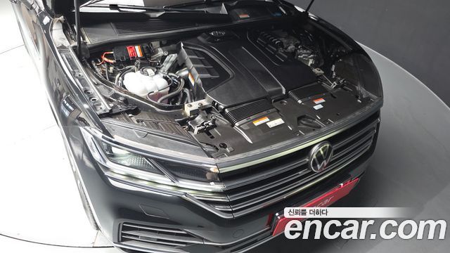 Volkswagen Touareg 2023 — photo 6