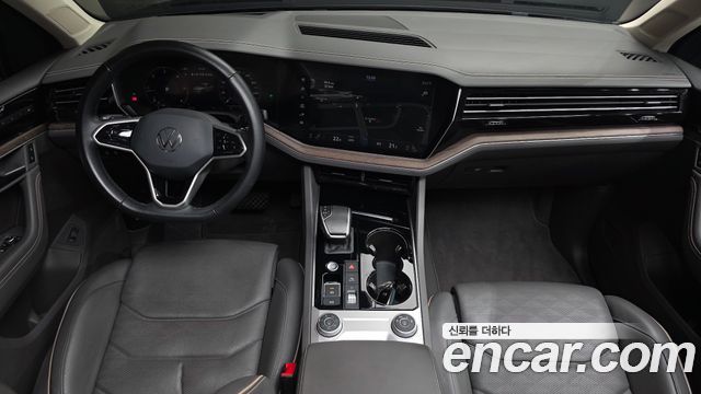 Volkswagen Touareg 2023 — photo 7